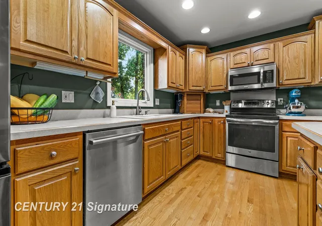 Photo 3 of Single family home for sale at 2870 E Nottingham Dr, Saginaw, MI 48603 | MLS# 50220262 | Listing updated on 2026-09-16