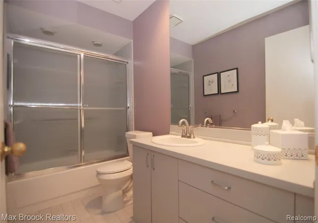 Listing Photo 2 - Condo for sale in building located at 30594 Orch Lake Rd, Farmington Hills, MI 48334 - Unit #50