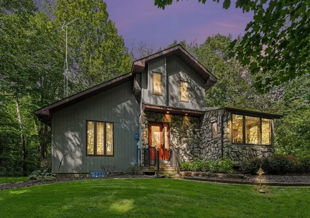 Photo 2 of Single family home for sale at 2913 Grange Rd, Berrien Springs, MI 49103 | MLS# 70550377 | Listing updated on 2026-08-25