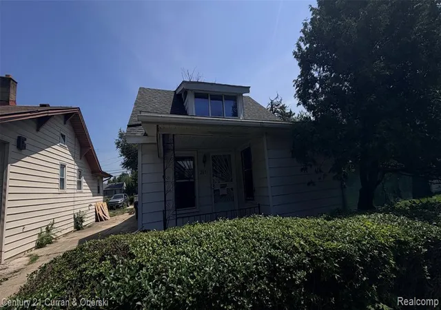 Photo 1 of Sale Pending at 2951 S Edsel St, Detroit, MI 48217 1024 | MLS# 61010930 | Listing updated on 2026-08-28