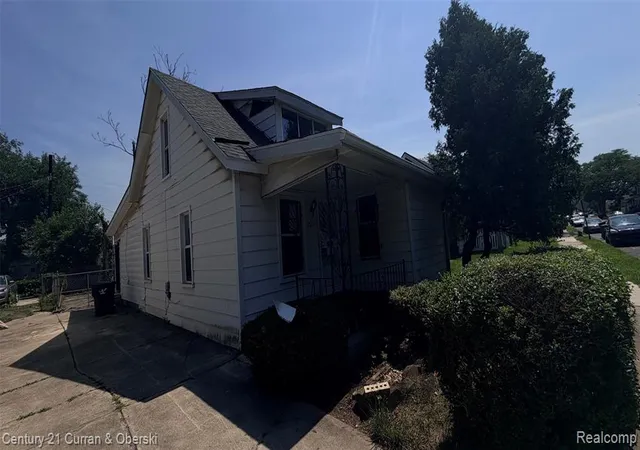 Photo 2 of Sale Pending at 2951 S Edsel St, Detroit, MI 48217 1024 | MLS# 61010930 | Listing updated on 2026-08-28