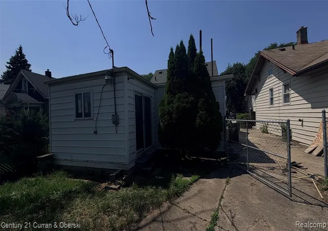 Photo 3 of Sale Pending at 2951 S Edsel St, Detroit, MI 48217 1024 | MLS# 61010930 | Listing updated on 2026-08-28