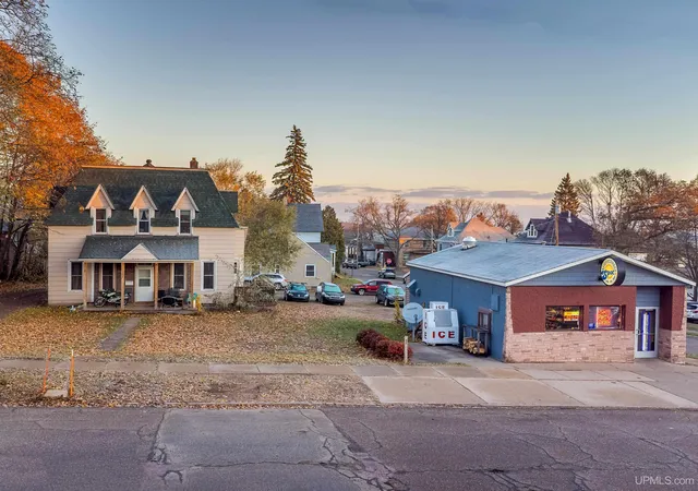 1st image of 127 E Hewitt Ave, Marquette, MI 49855 | MLS# 50194929