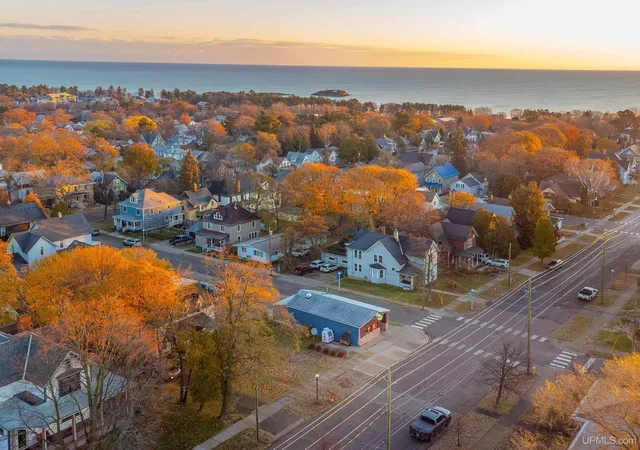 2nd image of 127 E Hewitt Ave, Marquette, MI 49855 | MLS# 50194929