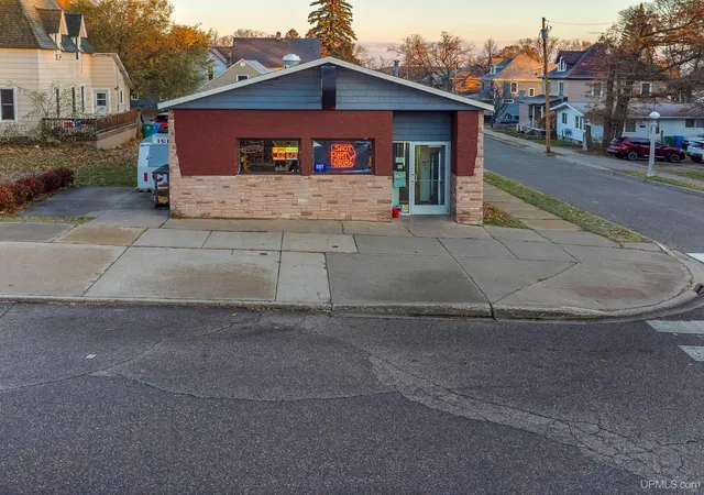 3rd image of 127 E Hewitt Ave, Marquette, MI 49855 | MLS# 50194929