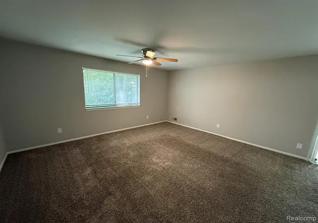 10th image of 27153 Farmbrook Villa Dr, Southfield, MI 48034 | MLS# 61004710