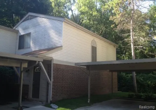 1st image of 27153 Farmbrook Villa Dr, Southfield, MI 48034 | MLS# 61004710