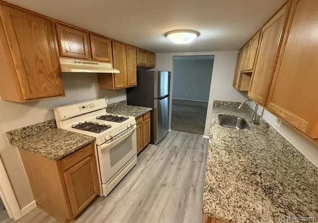 3rd image of 27153 Farmbrook Villa Dr, Southfield, MI 48034 | MLS# 61004710