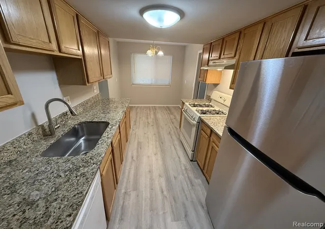 4th image of 27153 Farmbrook Villa Dr, Southfield, MI 48034 | MLS# 61004710