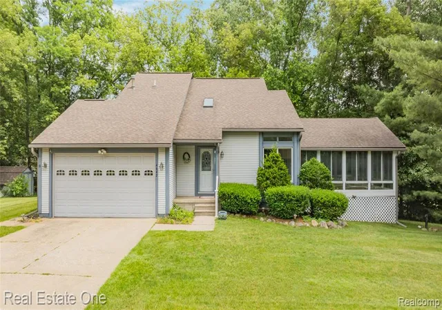 Homes for sale in Commerce Township, MI | 4642 Ponderosa St, Commerce Township, MI 48382 | MLS# 61011249