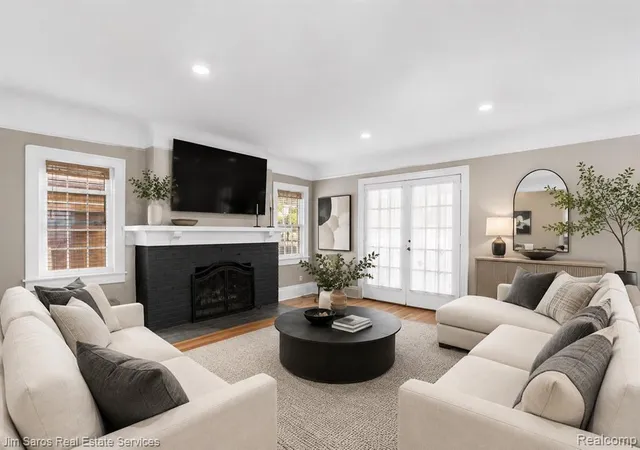 Photo 4 of Single family home for sale at 1215 Nottingham Rd, Grosse Pointe Park, MI 48230 1025 | MLS# 61000443 | Listing updated on 2026-09-16