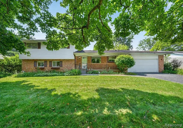 Homes for sale in Farmington Hills, MI | 32533 Nestlewood St, Farmington Hills, MI 48334 | MLS# 61010789