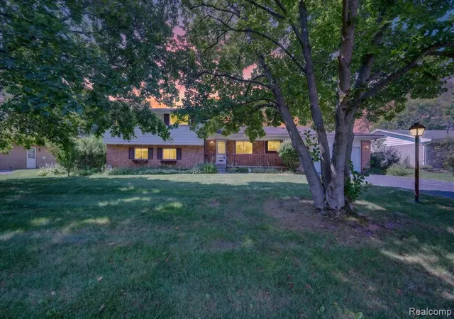 Homes for sale in Farmington Hills, MI | 32533 Nestlewood St, Farmington Hills, MI 48334 | MLS# 61010789