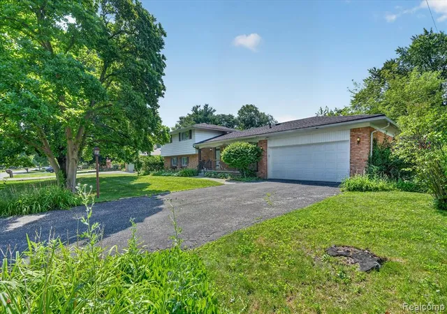 Homes for sale in Farmington Hills, MI | 32533 Nestlewood St, Farmington Hills, MI 48334 | MLS# 61010789