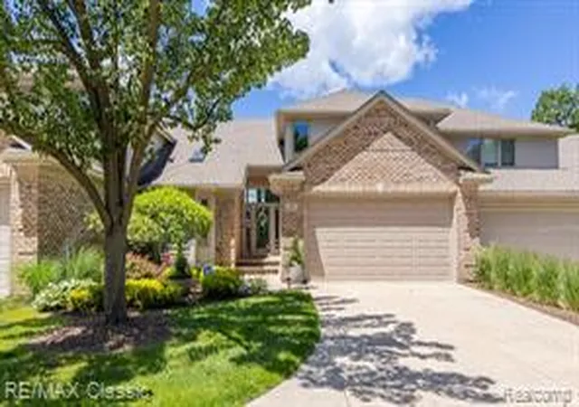 Homes for sale in Waterford, MI | 980 Sunset Dr, Waterford, MI 48328 | MLS# 61003395