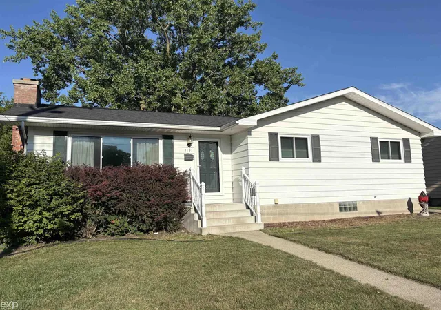 Homes for sale in Essexville, MI | 1101 Maple St, Essexville, MI 48732 | MLS# 50214123