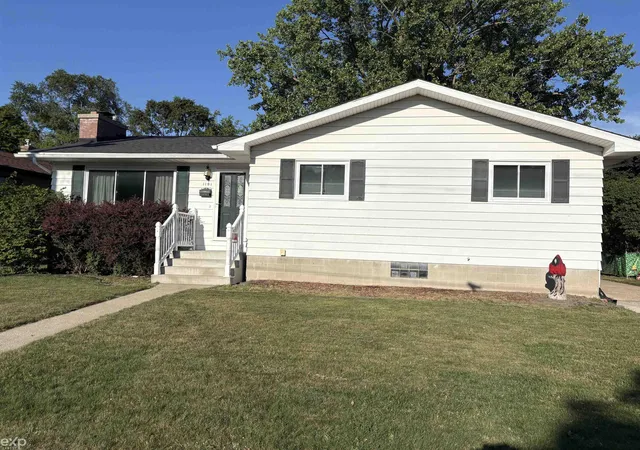 Homes for sale in Essexville, MI | 1101 Maple St, Essexville, MI 48732 | MLS# 50214123