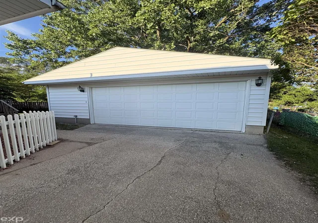 Homes for sale in Essexville, MI | 1101 Maple St, Essexville, MI 48732 | MLS# 50214123