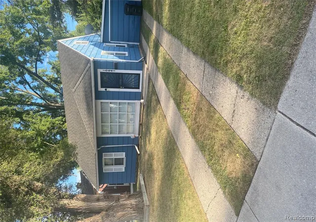 Photo 4 of Single family home for sale at 10641 Troy St, Oak Park, MI 48237 | MLS# 60987557 | Listing updated on 2026-08-25