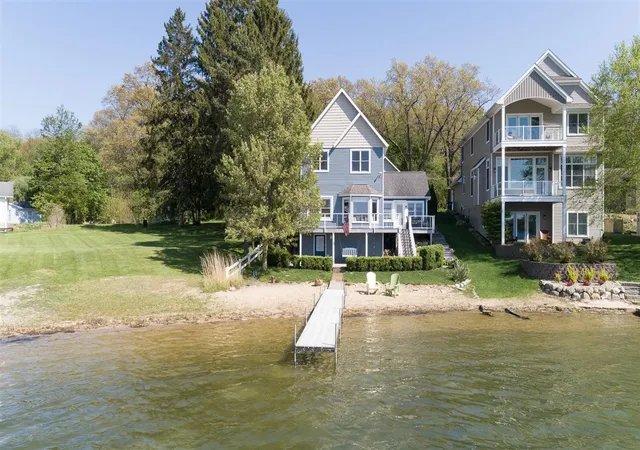 1st image of 1401 E Crooked Lake Dr, Kalamazoo, MI 49009 | MLS# 70539314
