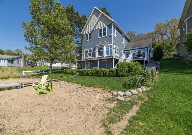 2nd image of 1401 E Crooked Lake Dr, Kalamazoo, MI 49009 | MLS# 70539314