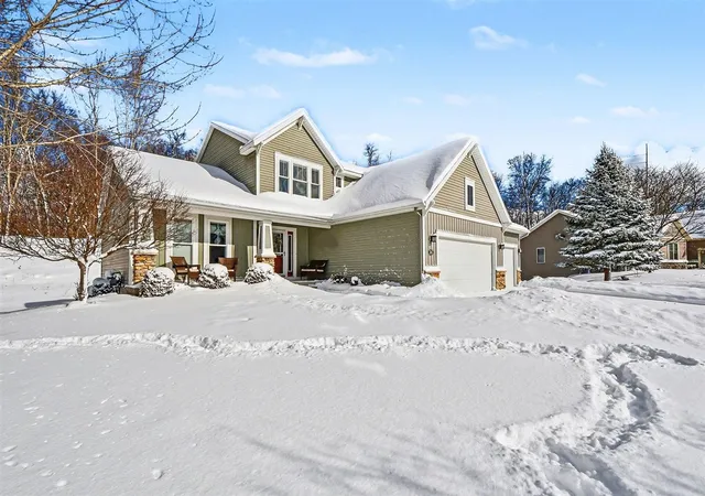 Photo 4 of Sale Pending at 2612 Orange Ct, Grand Rapids, MI 49546 | MLS# 70512912 | Listing updated on 2026-02-08