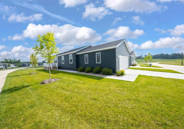 Photo 3 of Manufactured home for sale at 2785 Trade Winds Ct, Lapeer, MI 48446 | MLS# 50215343 | Listing updated on 2026-08-10