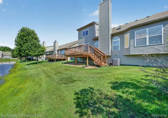 Homes for sale in Commerce Township, MI | 237 Winslow Cir, Commerce Township, MI 48390 | MLS# 61004505