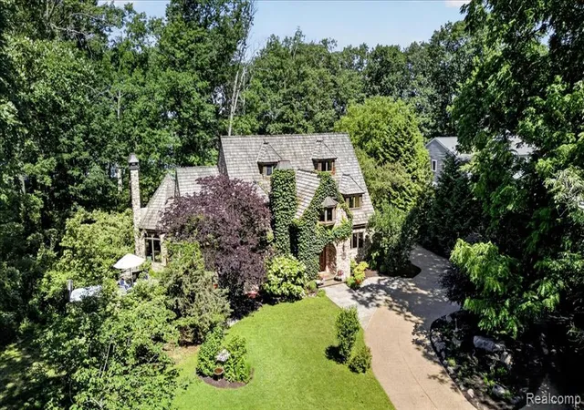 2nd image of 29498 E River Rd, Grosse Ile, MI 48138 | MLS# 61005893