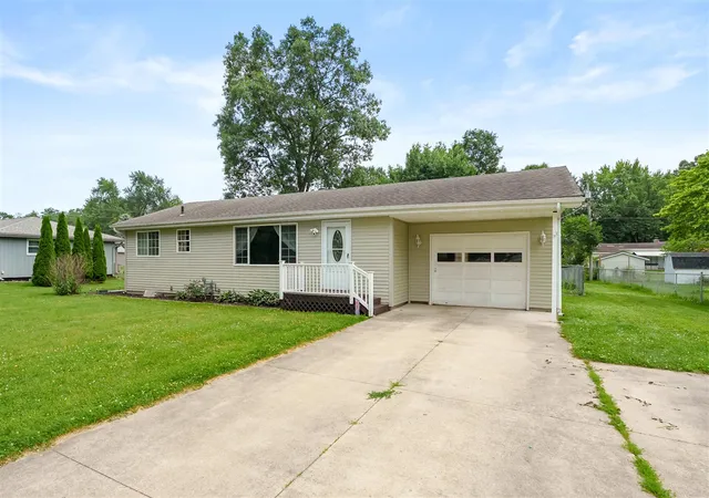 Homes for sale in Three Rivers, MI | 17175 Moorepark Rd, Three Rivers, MI 49093 | MLS# 70543479