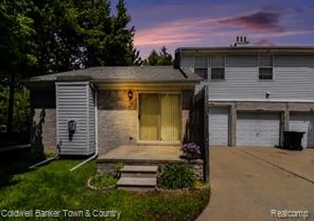 Homes for sale in Shelby Township, MI | 47083 Auburn Ct, Shelby Township, MI 48317 | MLS# 61008958
