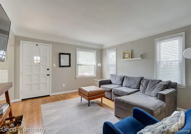 Photo 5 of Single family home for sale at 2946 Ellwood Ave, Berkley, MI 48072 1157 | MLS# 61023899 | Listing updated on 2026-08-31