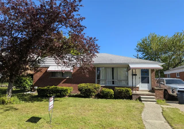 Homes for sale in Eastpointe, MI | 18429 Stephens Rd, Eastpointe, MI 48021 | MLS# 70512263