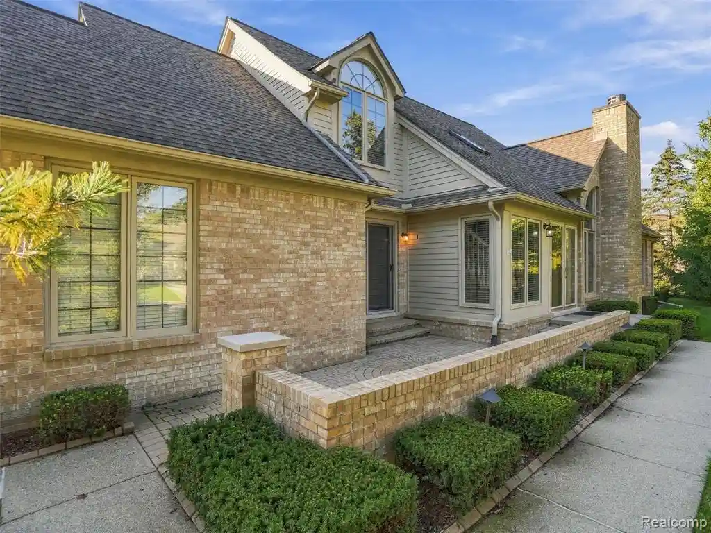 Photo 1 of Sale Pending at 16986 Sandstone Cir, Macomb, MI 48042 1124 | MLS# 61039098 | Listing updated on 2026-10-20