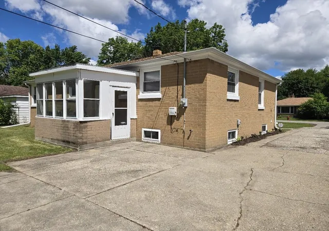 Photo 2 of Single family home for sale at 549 Pioneer Trl, Saginaw, MI 48604 | MLS# 50212315 | Listing updated on 2026-09-08
