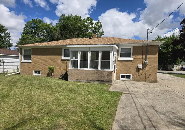 Photo 3 of Single family home for sale at 549 Pioneer Trl, Saginaw, MI 48604 | MLS# 50212315 | Listing updated on 2026-09-08