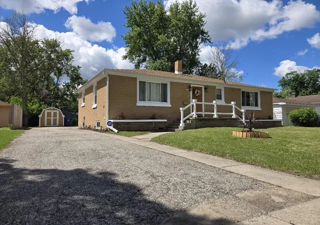 Photo 4 of Single family home for sale at 549 Pioneer Trl, Saginaw, MI 48604 | MLS# 50212315 | Listing updated on 2026-09-08