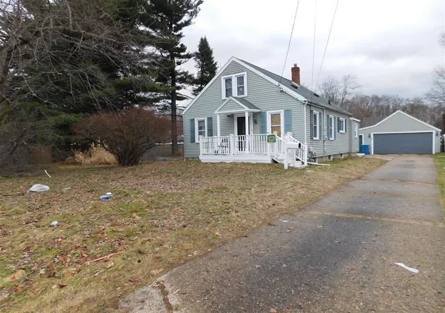 Photo 1 of Single family home for sale at 40 W Spaulding Ave, Battle Creek, MI 49037 | MLS# 70510781 | Listing updated on 2026-01-20