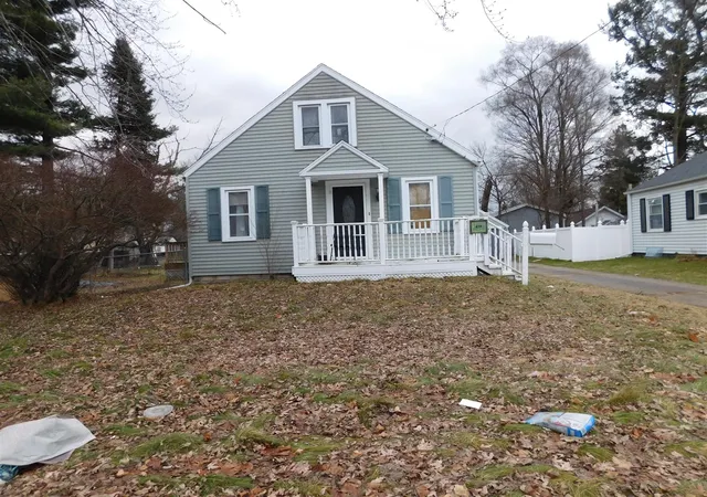Photo 2 of Single family home for sale at 40 W Spaulding Ave, Battle Creek, MI 49037 | MLS# 70510781 | Listing updated on 2026-01-20