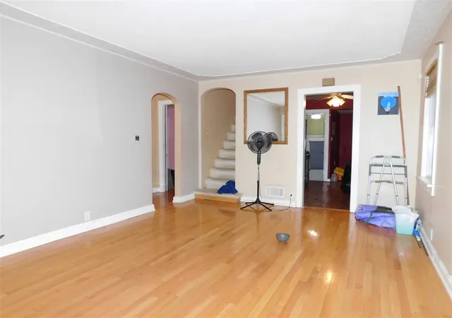 Photo 3 of Single family home for sale at 40 W Spaulding Ave, Battle Creek, MI 49037 | MLS# 70510781 | Listing updated on 2026-01-20