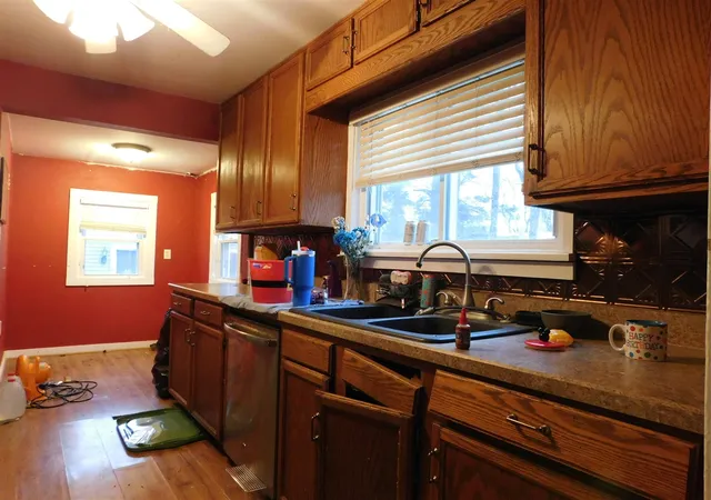Photo 4 of Single family home for sale at 40 W Spaulding Ave, Battle Creek, MI 49037 | MLS# 70510781 | Listing updated on 2026-01-20