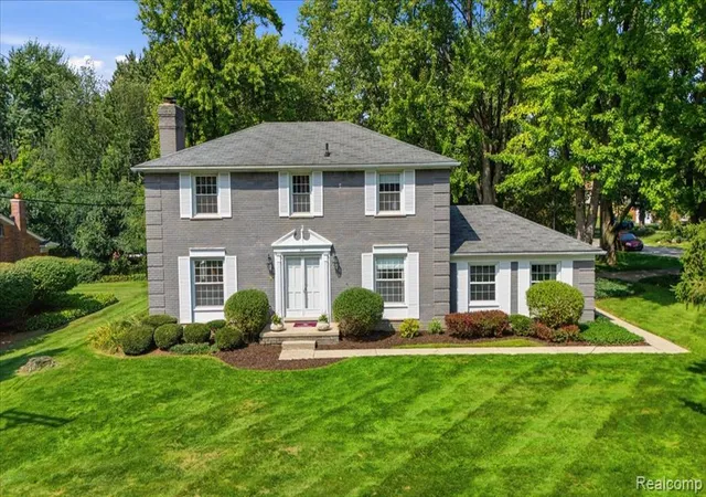 Photo 1 of Sale Pending at 487 Henley Dr, Bloomfield Hills, MI 48304 1819 | MLS# 61025530 | Listing updated on 2026-09-02