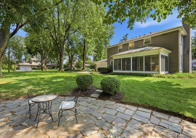 Photo 2 of Sale Pending at 487 Henley Dr, Bloomfield Hills, MI 48304 1819 | MLS# 61025530 | Listing updated on 2026-09-02