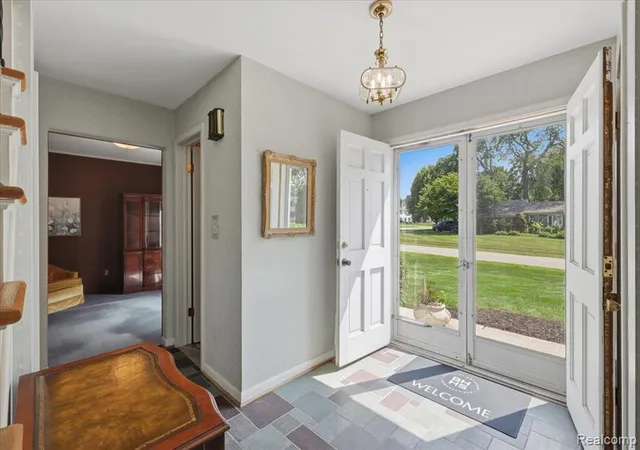 Photo 2 of Sale Pending at 487 Henley Dr, Bloomfield Hills, MI 48304 1819 | MLS# 61025530 | Listing updated on 2026-09-13