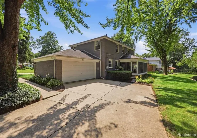 Photo 49 of Sale Pending at 487 Henley Dr, Bloomfield Hills, MI 48304 1819 | MLS# 61025530 | Listing updated on 2026-09-02