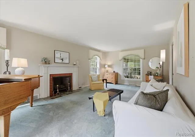 Photo 3 of Sale Pending at 487 Henley Dr, Bloomfield Hills, MI 48304 1819 | MLS# 61025530 | Listing updated on 2026-09-13