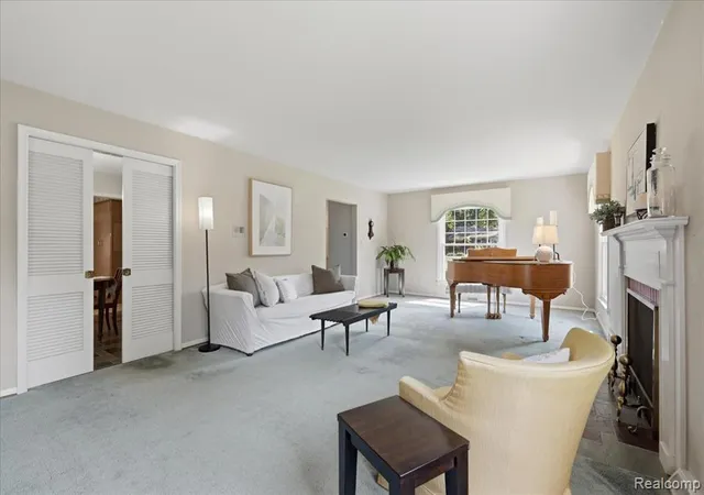 Photo 4 of Sale Pending at 487 Henley Dr, Bloomfield Hills, MI 48304 1819 | MLS# 61025530 | Listing updated on 2026-09-13