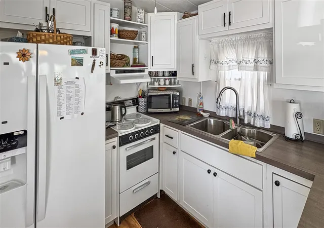 4th image of 2250 Ottawa Bch Rd, Holland, MI 49424-2331