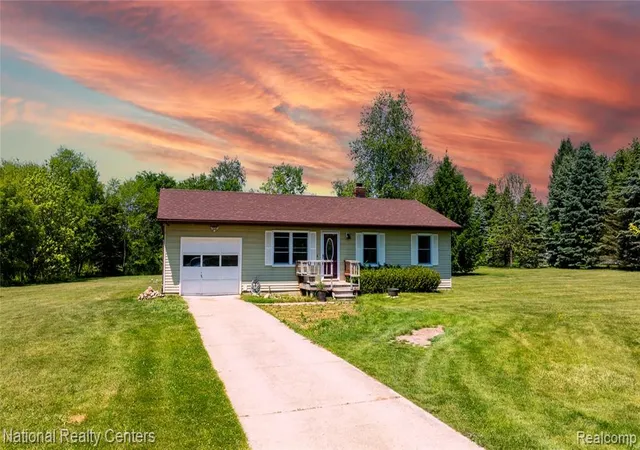 Homes for sale in Fowlerville, MI | 7191 Nicholson Rd, Fowlerville, MI 48836 | MLS# 60998852