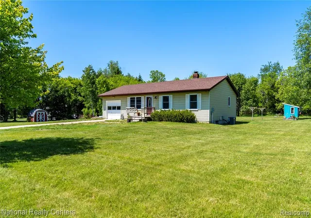 Homes for sale in Fowlerville, MI | 7191 Nicholson Rd, Fowlerville, MI 48836 | MLS# 60998852